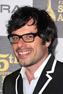 How tall is Jemaine Clement?